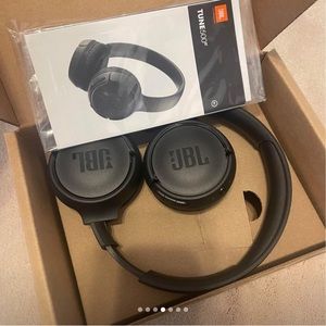**BRAND NEW **JBL - Wireless On-Ear Headphones
